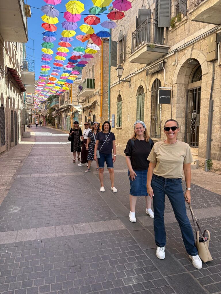 מובילי ההתנדבות בגבעת שמואל במהלך יום הוקרה מיוחד בירושלים