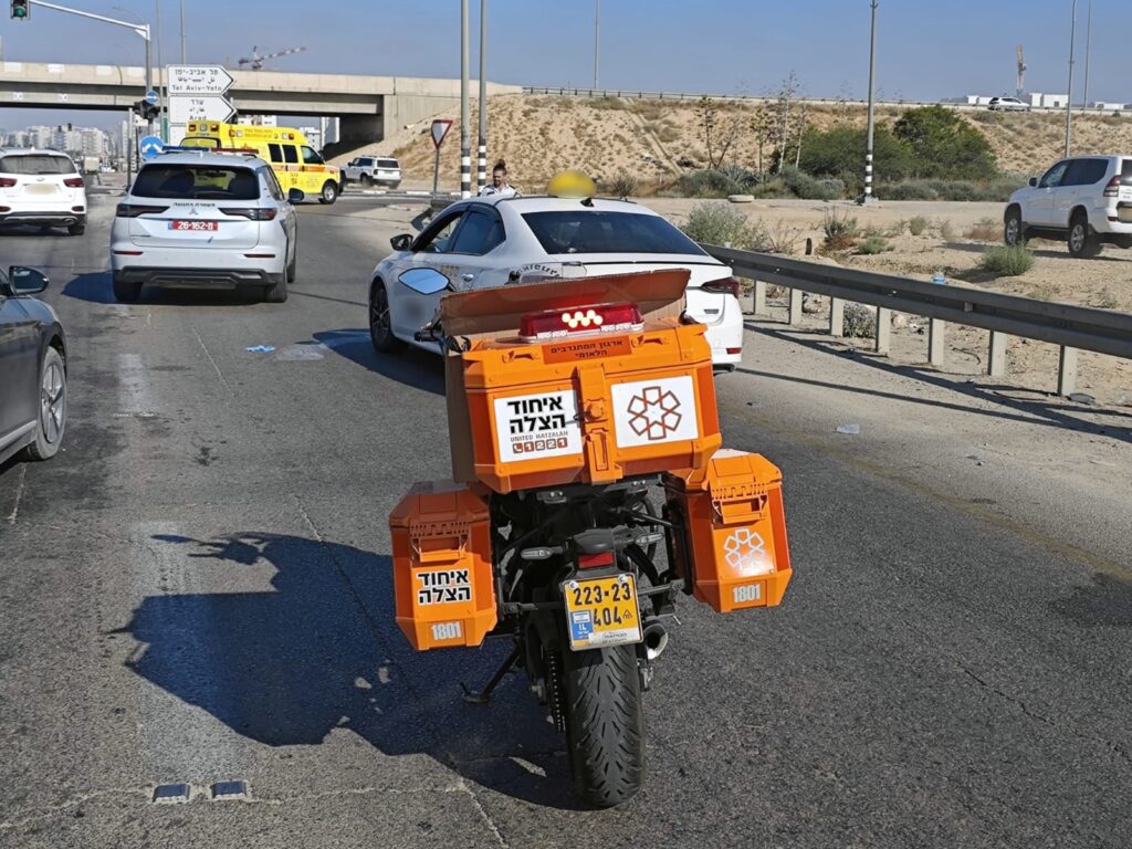 אמבולנס של איחוד הצלה בכביש 25 סמוך למחלף שרה