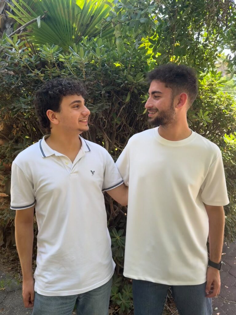 מימין, יו״ר מועצת התלמידים והנוער הארצית הנכנס, רותם גטריידה לידו, דרור כהן, יו״ר מועצת התלמידים והנוער הארצית היוצא