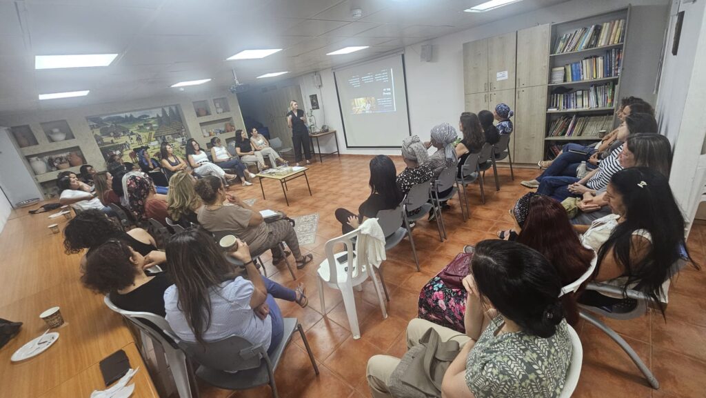 קהילה חדשה לנשים בגיל המעבר בראש העין - עשרות משתתפות כבר במפגש הראשון