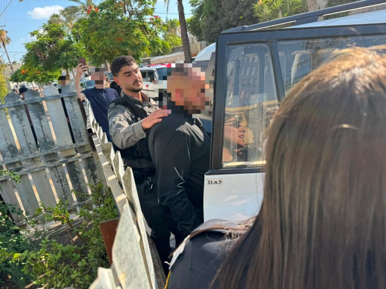 שוטרי משטרת ישראל ולוחמי מג"ב עוצרים שיירת חתונה בלוד במהלך פעילות אכיפה