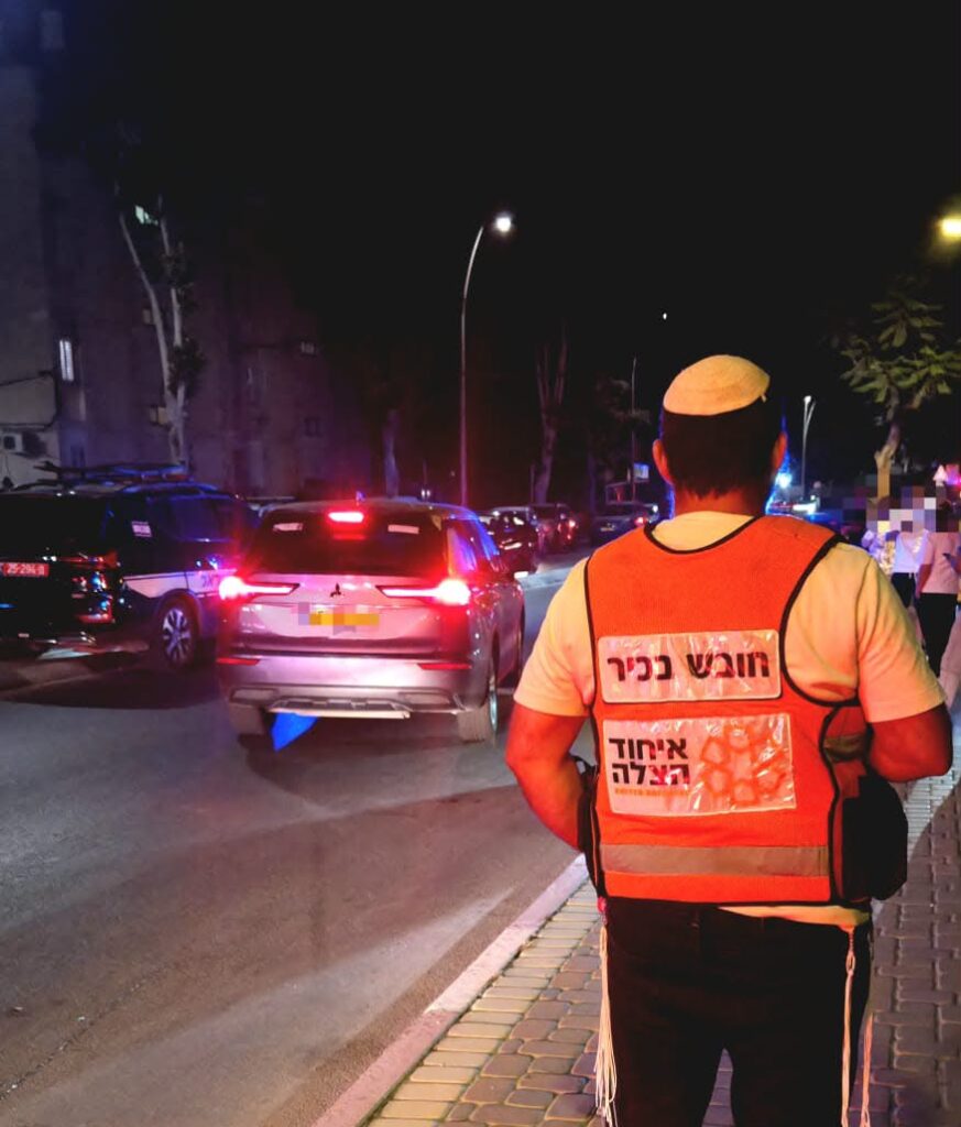זירת אירוע אלימות ברחוב עירוני בדימונה בשעות הלילה