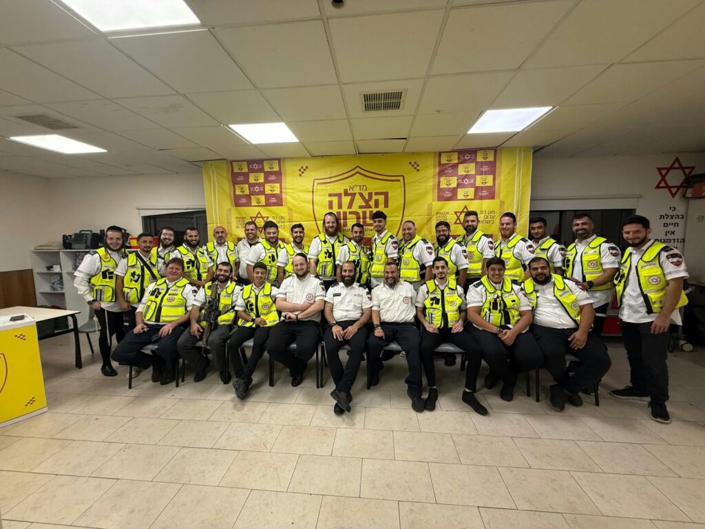 בוגרי קורס החובשים של מד״א־הצלה שרון בנתניה. צילום: דוברות מד״א־הצלה שרון